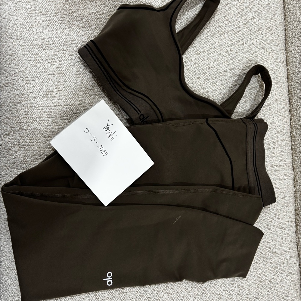 SOLD ALO Yoga Women's Olive heart throb bra legging set medium